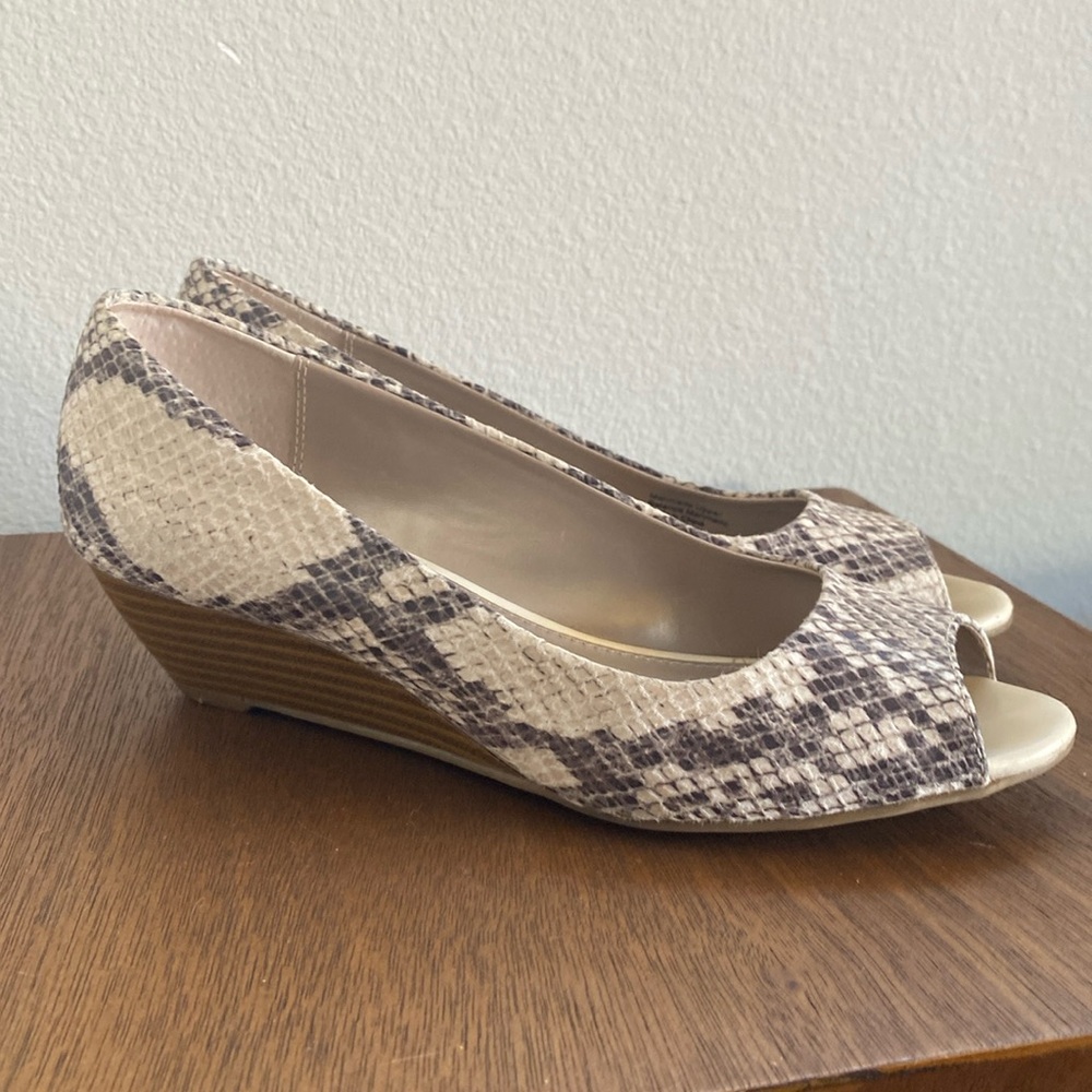 Alfani Step n Flex Snakeskin Open-toed Small Wedge Heel, Women’s 7M